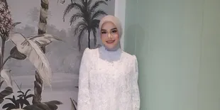 Aurel Hermansyah Hadiri Siraman Syifa Hadju dan Pengajian El Rumi, Tampil Cantik