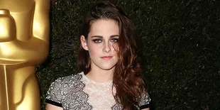 Baju Kuno Ini Membuat Kristen Stewart Makin Cantik
