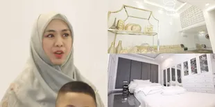 Bakal Ditinggal Pindah ke Mesir, 10 Potret Rumah Mewah Oki Setiana Dewi - Ruang Tamunya Muat Tampung Ratusan Santri