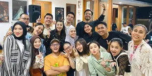 Banjir Saweran, 11 Potret Seru Dangdutan di Rumah Lesti & Rizky Billar - Joget Kompak Bikin Heboh