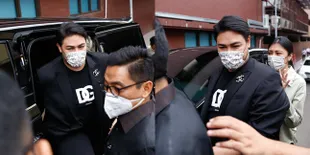 Bawa Koper Hitam, Ini 9 Potret Ivan Gunawan Penuhi Panggilan Bareskrim Polri Terkait Kasus Penipuan Robot Trading DNA Pro