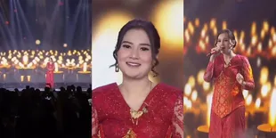 Bawakan Lagu Rohani Berbahasa Jawa, 8 Potret Nella Kharisma Nyanyi di Gereja Pada Momen Natal