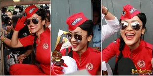 Bebas Dari Penjara - Julia Perez Kenakan Jumpsuit Merah Ketat
