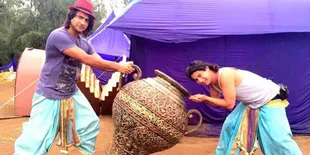 Begini Kelakuan Pemain Mahabharata Kalau Break Syuting