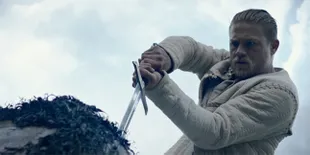 Behind the Scene 'KING ARTHUR', Charlie Hunnam Suka Main Catur!