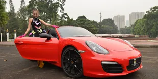 Bella Shofie Pamer Mobil Mewah Terbarunya