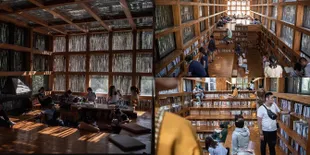 Berada di Tengah Hutan, Perpustakaan Ini Bikin Betah Baca
