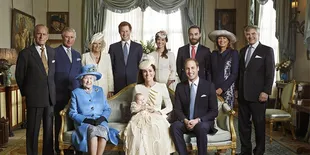 Berbagai Gaya Imut Putra Kate Middleton Saat Pemotretan Keluarga
