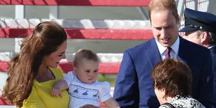 Berbagai Gaya Polos Pangeran George Saat Menyapa Sydney