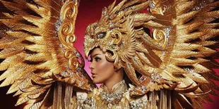 Berbalut Emas, Kostum Indonesia di Miss Universe Mewah & Elegan
