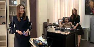 Bergaya Minimalis, Initp 10 Potret Ruang Kerja Inul Daratista yang Dijamin Bikin Nyaman