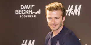 Berpakaian Lengkap David Beckham Tetap Seksi