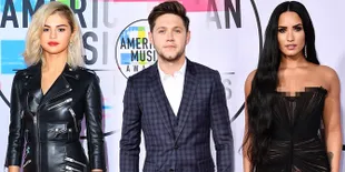 Best Dressed AMAs 2017, Selena Gomez - Demi Lovato Cantik Menawan