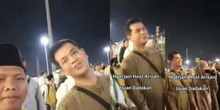 Biasa Kasih Kuis, Potret Surya Insomnia Dapat 'Balasan' Ketika Beribadah Haji di Tanah Suci - Bikin Ngakak