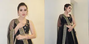 Biasa Tampil Ala Korea, Ini 8 Potret Ayu Ting Ting Bikin Pangling Kenakan Sari Hitam Bak Gadis India - Disebut Jauh Lebih Elegan
