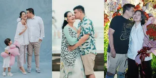 Bikin Jomblo Iri, 10 Potret Romantis Bobby Nasution dan Kahiyang Ayu - Selalu Mesra Meski Sudah Punya Anak Tiga