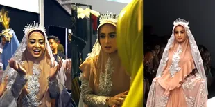 Bikin Pangling, Viral Potret Lawas Dewi Perssik Tampil Berhijab di Catwalk - Mirip Laudya Cinthya Bella?