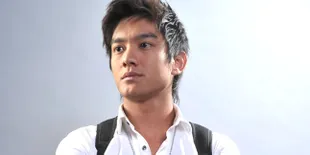 Boy William Jadi Polisi Sok Inggris di COMIC 8