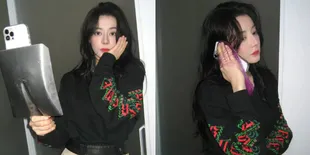 Bukti Dilraba Dilmurat Punya Kelakukan yang Random, Punya Casing HP yang Bentuknya Sekop Bangunan