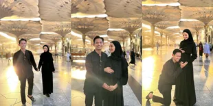 Bumil Pamer Baby Bump di Masjid Nabawi, 10 Potret Belva Devara dan Sabrina Anggraini Jalani Ibadah Umroh Bersama - Doakan Buah Hati di Tanah Suci