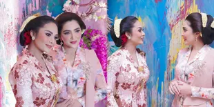Calon Nenek Cetar, 9 Potret Ashanty & Krisdayanti Bak Kakak Beradik Cantik Pakai Kebaya dan Sanggul
