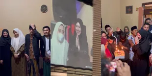 Cantik Berhijab, 8 Momen Happy Asmara di Pengajian Gus Iqdam: Asmara Hancur Sholawat Meluncur