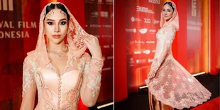 Cantik Berkerudung, 8 Potret Anya Geraldine yang Manglingi di Red Carpet FFI 2023