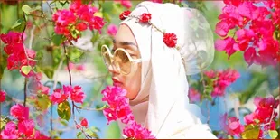 Cantiknya Gaya Dian Pelangi di Bali Hadiri Pernikahan Revalina