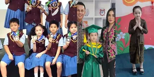 Cerdas Banget, 8 Potret Sheva Anak Ussy dan Andhika Lolos Ikut Lomba Matematika di Singapura - Bikin Bangga