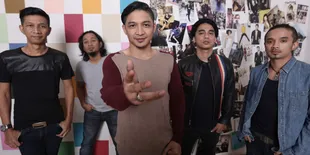 Cerita 'MOZAIK', Bukti Nyata Eksistensi Ungu Yang Menjadi Besar