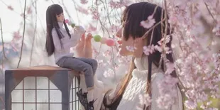 Cewek Jepang Ini Berfoto Dengan Boneka & Hasilnya Bikin Terpana!