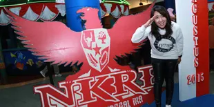 Chua Kotak Kibarkan Bendera Merah Putih di Aquarium Raksasa