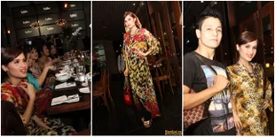Cinta Laura Buka Puasa dan Fashion Show Bareng Sosialita