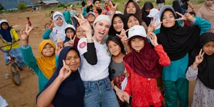 Cinta Laura Dukung Pemulihan Pasca Banjir di Peusangan Aceh