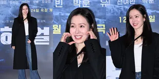 Couple Goals! 8 Potret Son Ye Jin Hadiri Premiere Film 'HARBIN' - Dukung Karya Terbaru Hyun Bin