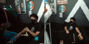 Demi Susul Aurel ke Bali, Ini 9 Potret Atta Halilintar Menahan Sakit Saat Harus Suntik  Multivitamin