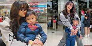 Deretan Foto Fuji Momong Gala Sky, Manja Banget di Pangkuan Uti Kesayangan