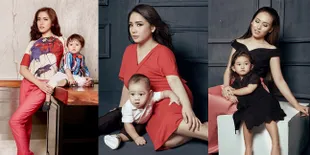 Deretan Hot Mom & Daddy Stylish Foto Bersama Anak Tercinta Mereka