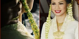 Detail Cantik Kebaya Pernikahan Andien, Pakai Aksesori Abad ke-18