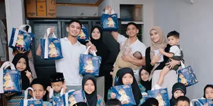 Dihadiri Rizki DA Hingga Suami Iis Dahlia, 8 Potret Ulang Tahun Baby Syaki yang Dirayakan Bareng Anak Panti Asuhan