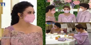 Dikabarkan Tak Datang, Ini 10 Potret Bahagia Krisdayanti Hadiri Lamaran Aurel Hermansyah dan Atta Halilintar - Duduk Samping Ashanty