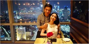 Dinner Mewah, Kejutan Anniversary Romantis Gading Untuk Gisel!