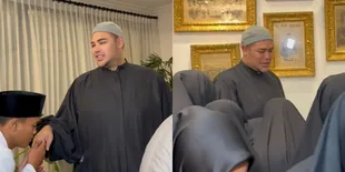 Dipuji Ganteng Pakai Gamis & Peci, 8 Potret Ivan Gunawan Gelar Pengajian di Rumahnya