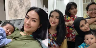 Disayang Banget, 8 Potret Perhatian Iis Dahlia Buat Nadya Mustika dan Baby Syaki - Seperti Anak dan Cucu Sendiri