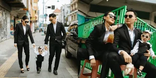 Disebut Bak Mafia hingga Mata-Mata, Ini 8 Potret Family Portrait Nella Kharisma dan Dorry Harsa - Si Kecil Gendhis Tampil Menggemaskan dengan Kacamata Hitam