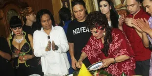 Dorce Gamalama Syukuran Film Horor DORCE VS HANTU