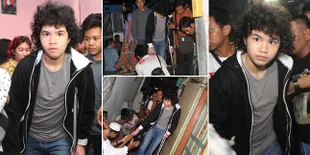 Dul Tertatih-Tatih Hadiri Tahlilan 100 Hari Korban Jagorawi