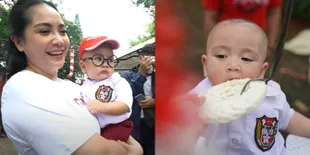 Ekspresi Kocak Rayyanza Saat Ikut Lomba Makan Krupuk, Dipeluk dan Dijilat Krupuknya