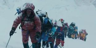 'EVEREST' Kisah Ambisius Para Pendaki Taklukkan Puncak Himalaya