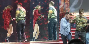 Fans Fanatik Ini Nekat Kejar Taylor Swift ke Atas Panggung